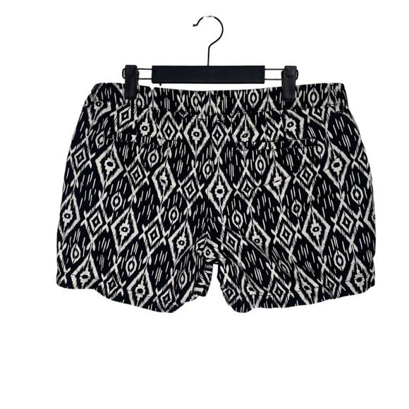 Old Navy Womens Shorts Size 10 Black & White Geometric Tribal Ikat Short Shorts - Picture 2 of 12
